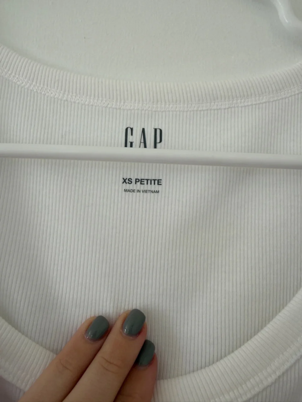 GAP Rib Scoop Tank Top - Picture 3 of 3